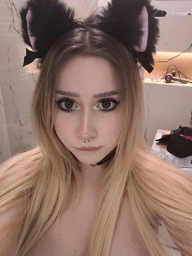 Escort Skylee