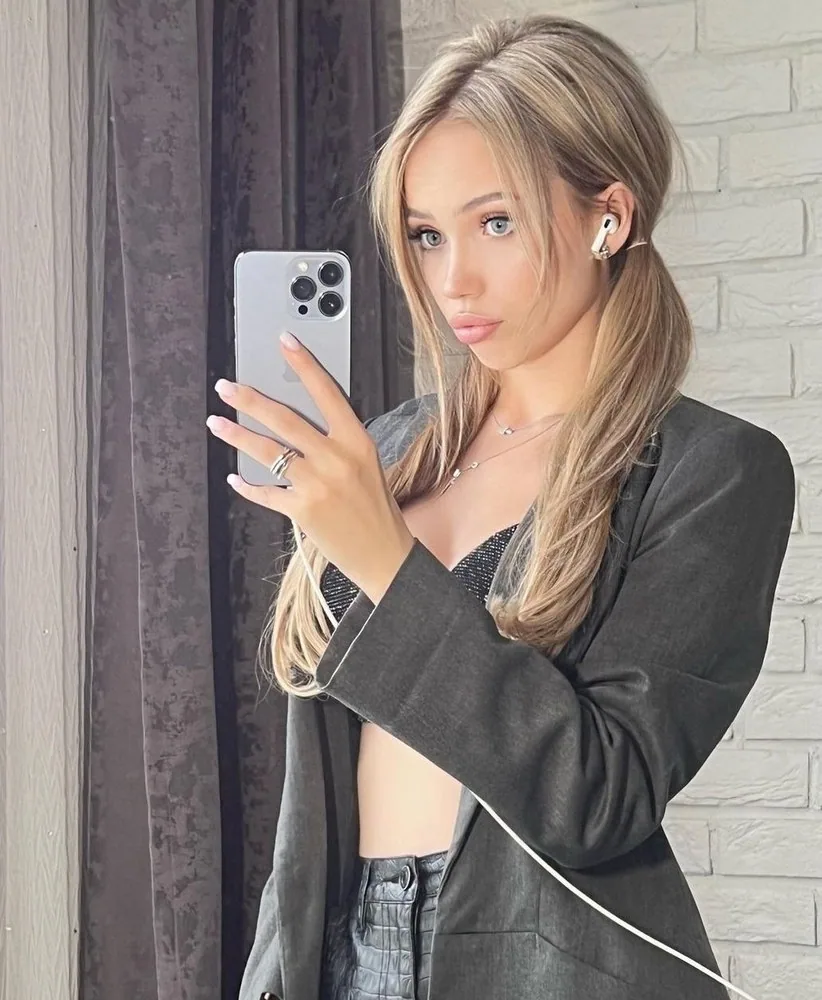 Escort Rokhya