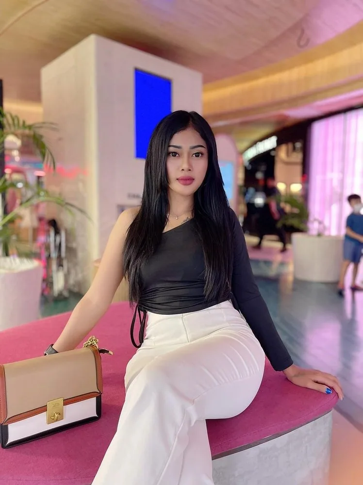 Escort Naima