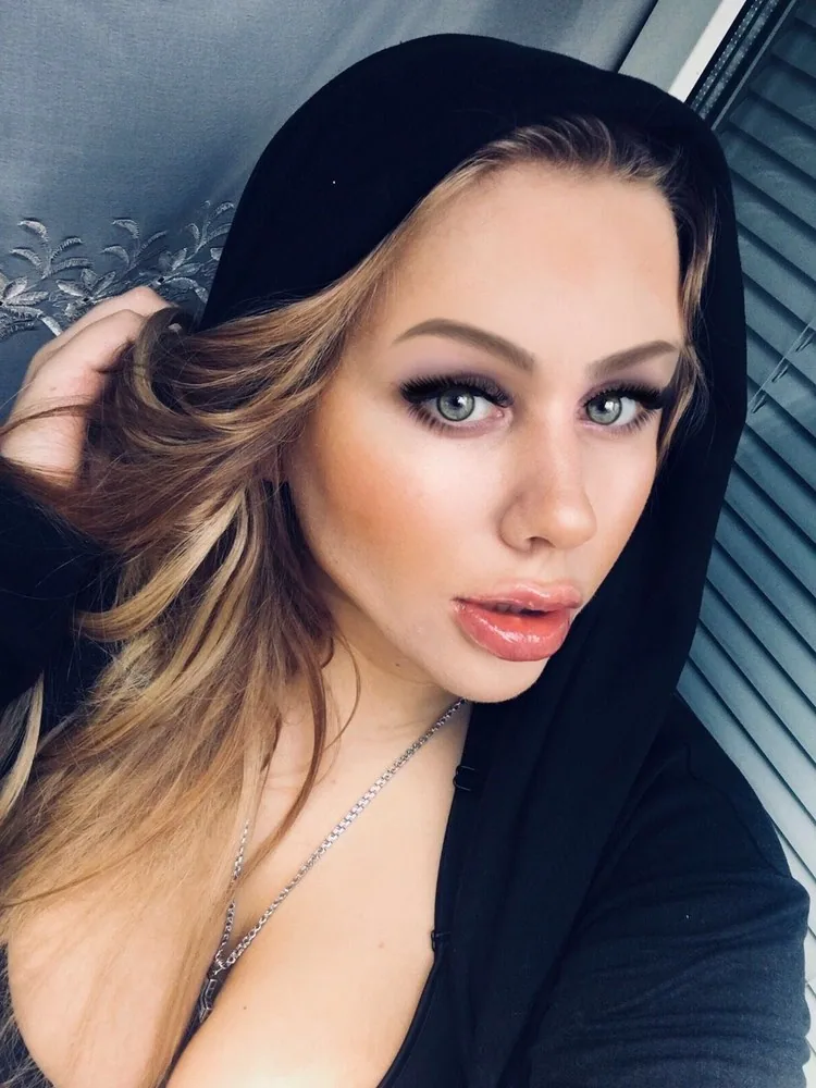 Escort Julyne
